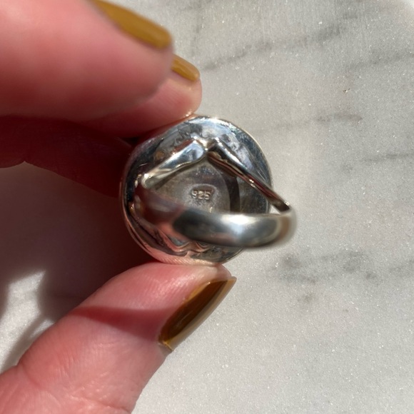 Sterling Silver Statement Shell Ring Size 5.5 - Picture 4 of 6